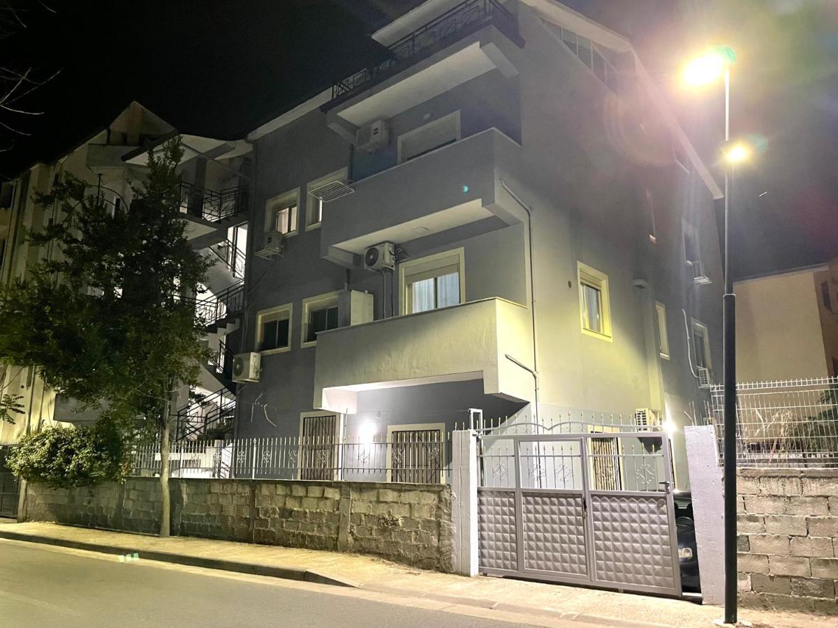 Lumturi Resident Apartment Durres Bagian luar foto